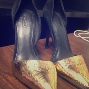 Coach Pumps